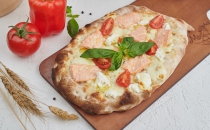 Пицца с лососем и сливочным сыром на римском тесте - Ресторан Мамуля - доставка вкусной еды в Екатеринбурге